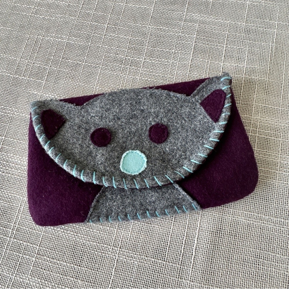 Wool Felt Cat Coin Purse Wallet Embroidered  Red Blossom